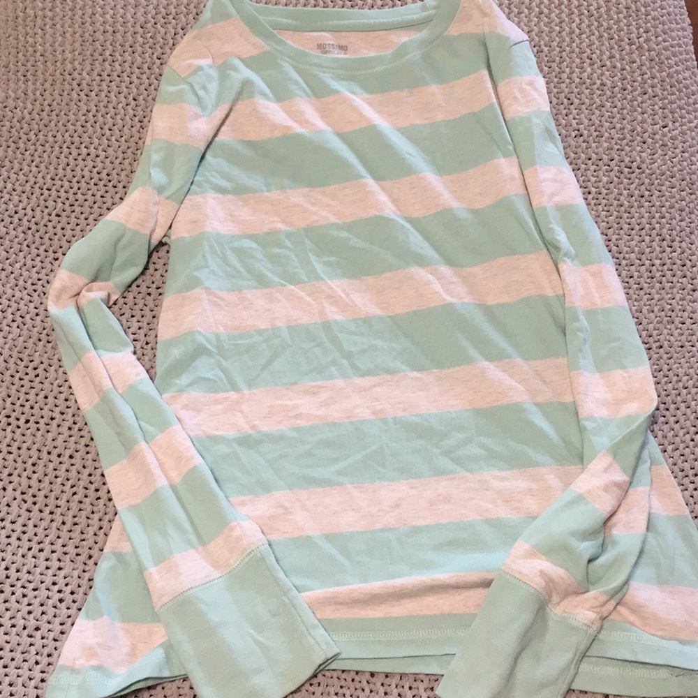 Women’s long sleeve T-shirt, size large.